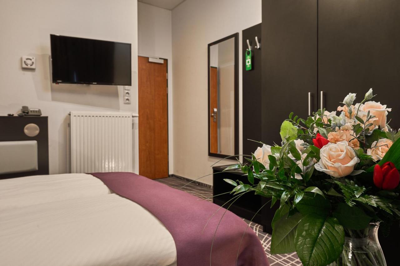 Sky Business Hotel Legnica Exteriör bild